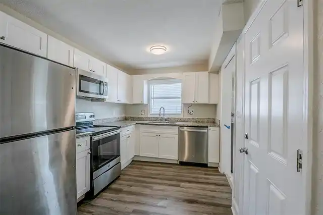 Listing Photo 10