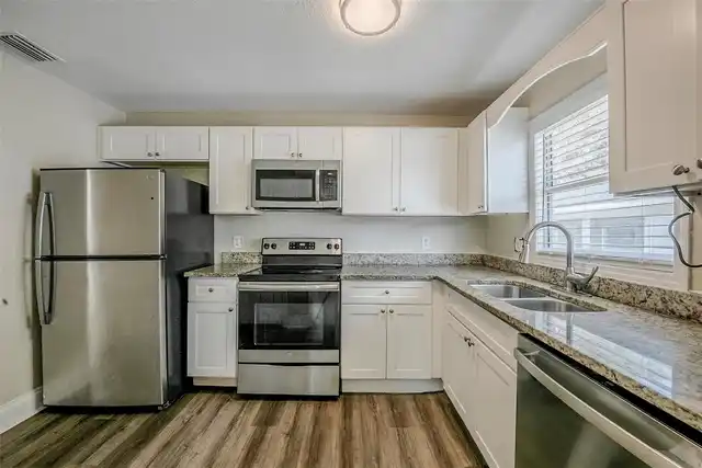 Listing Photo 12