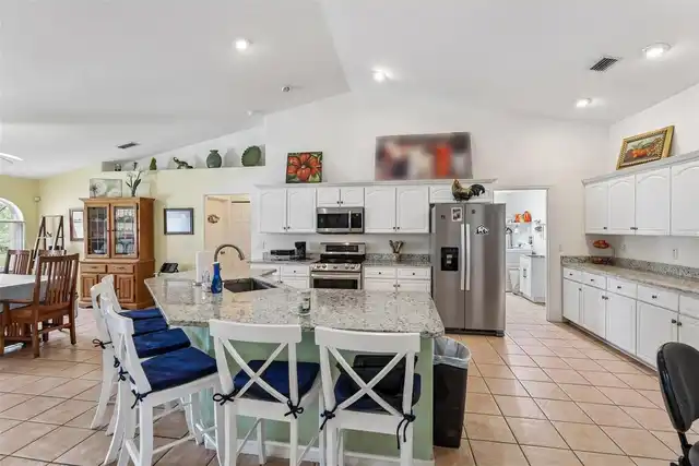Listing Photo 10