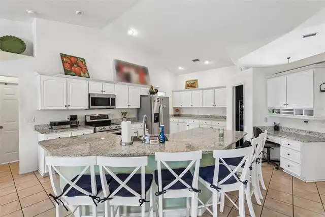 Listing Photo 11
