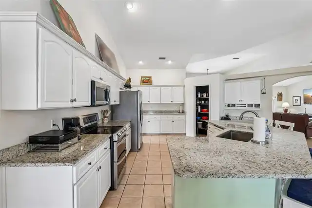 Listing Photo 12