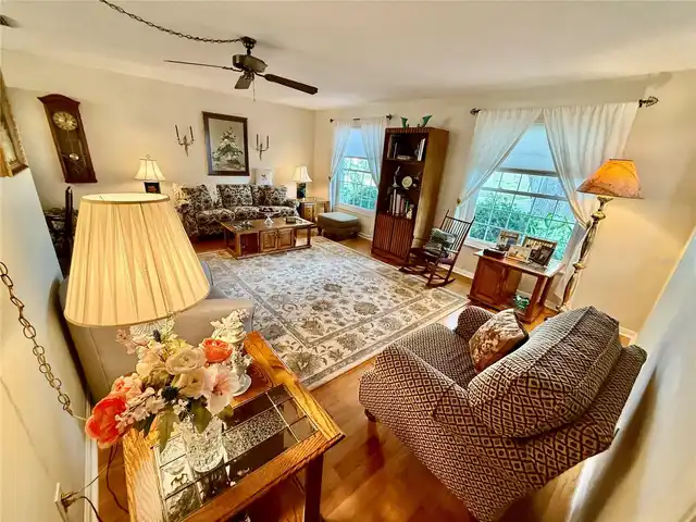 Listing Photo 11