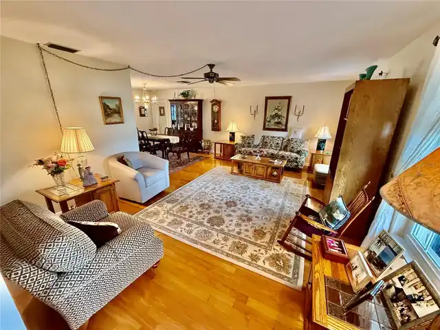 Listing Photo 12