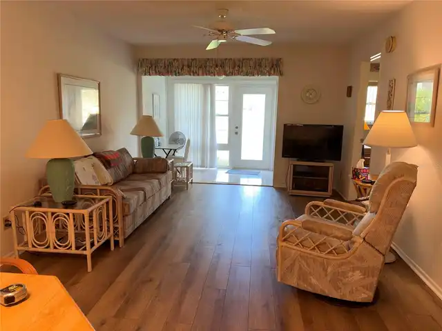 Listing Photo 9