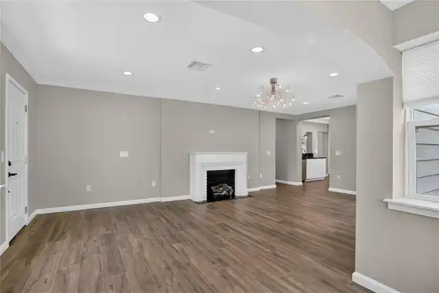 Listing Photo 12