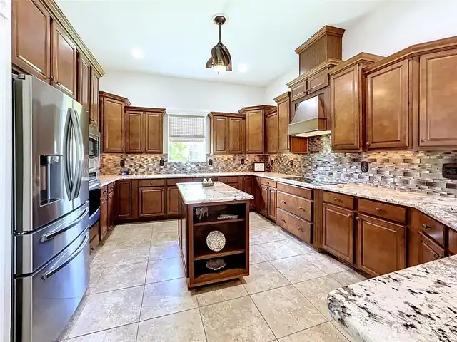 Listing Photo 9