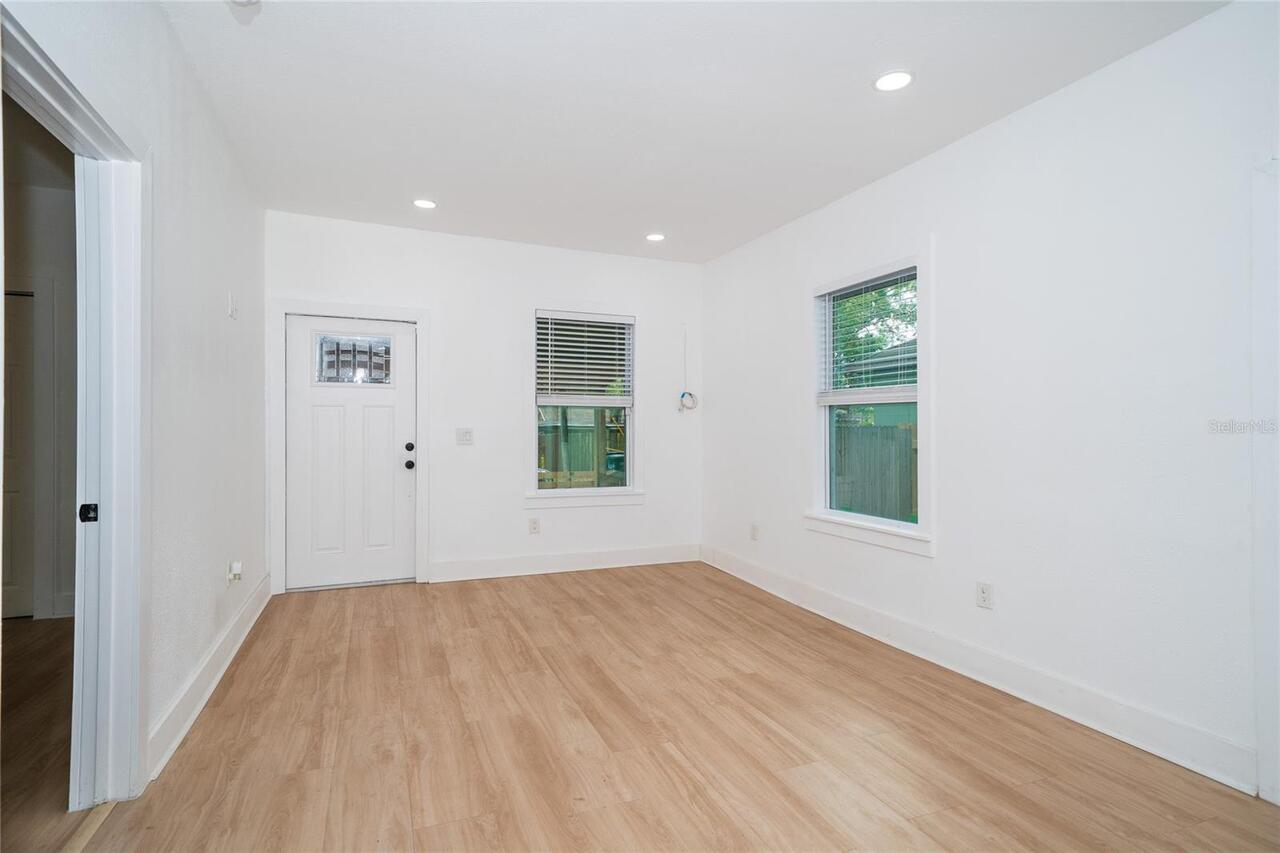Listing Photo 12