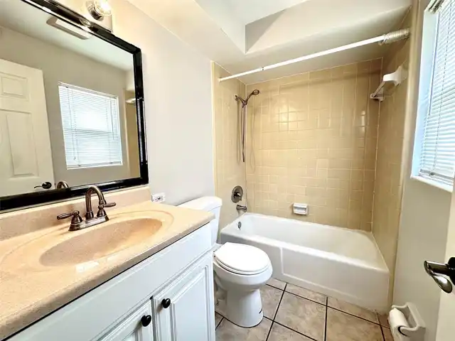 Listing Photo 8