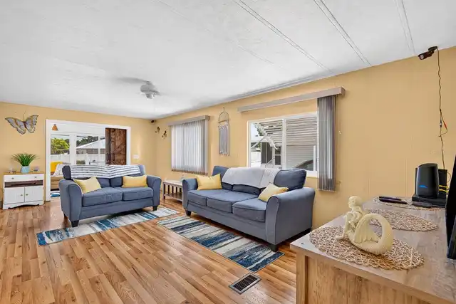 Listing Photo 11