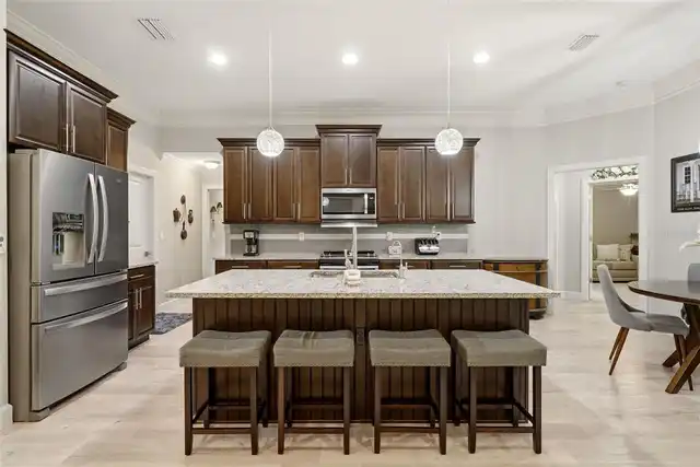 Listing Photo 10