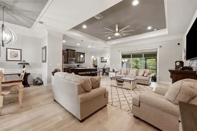 Listing Photo 11