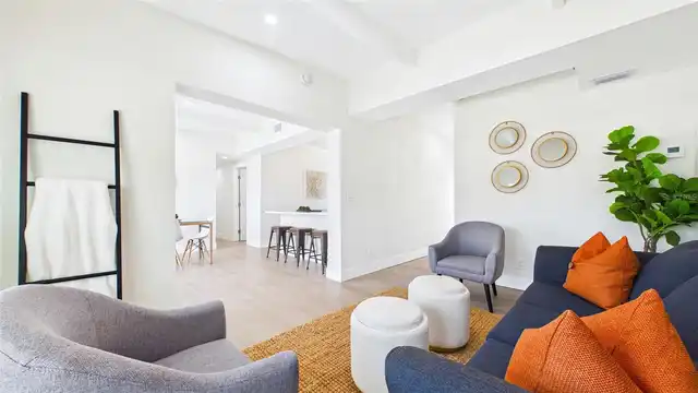 Listing Photo 11