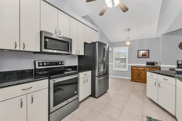 Listing Photo 12