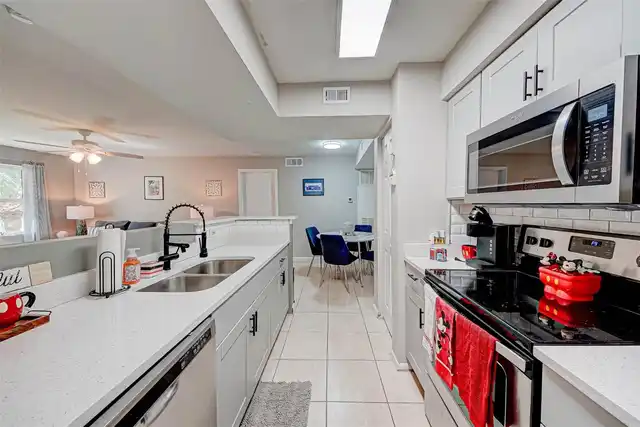 Listing Photo 9