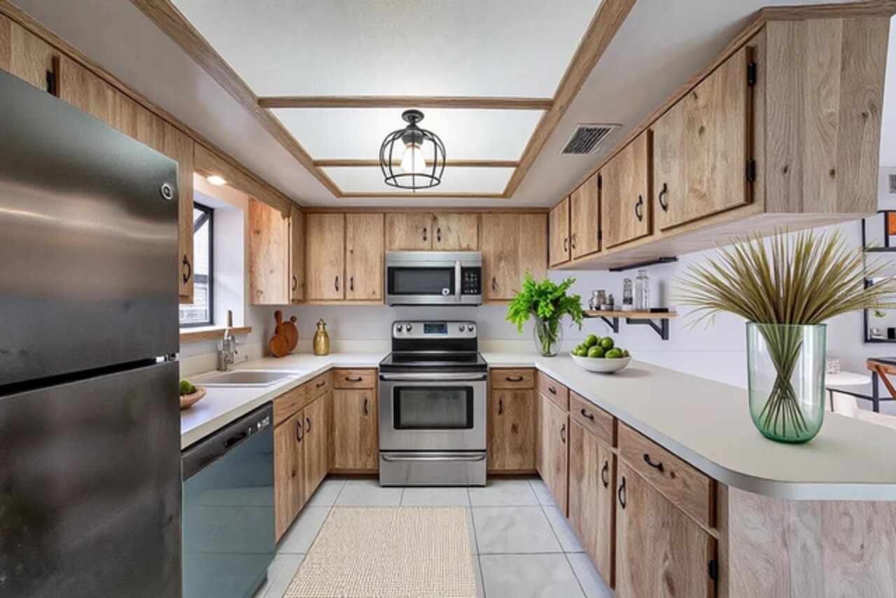 Listing Photo 11