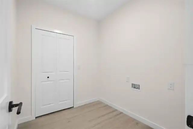 Listing Photo 12