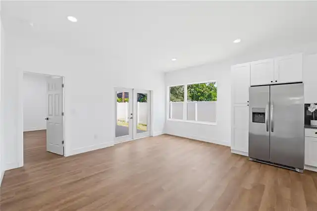 Listing Photo 10