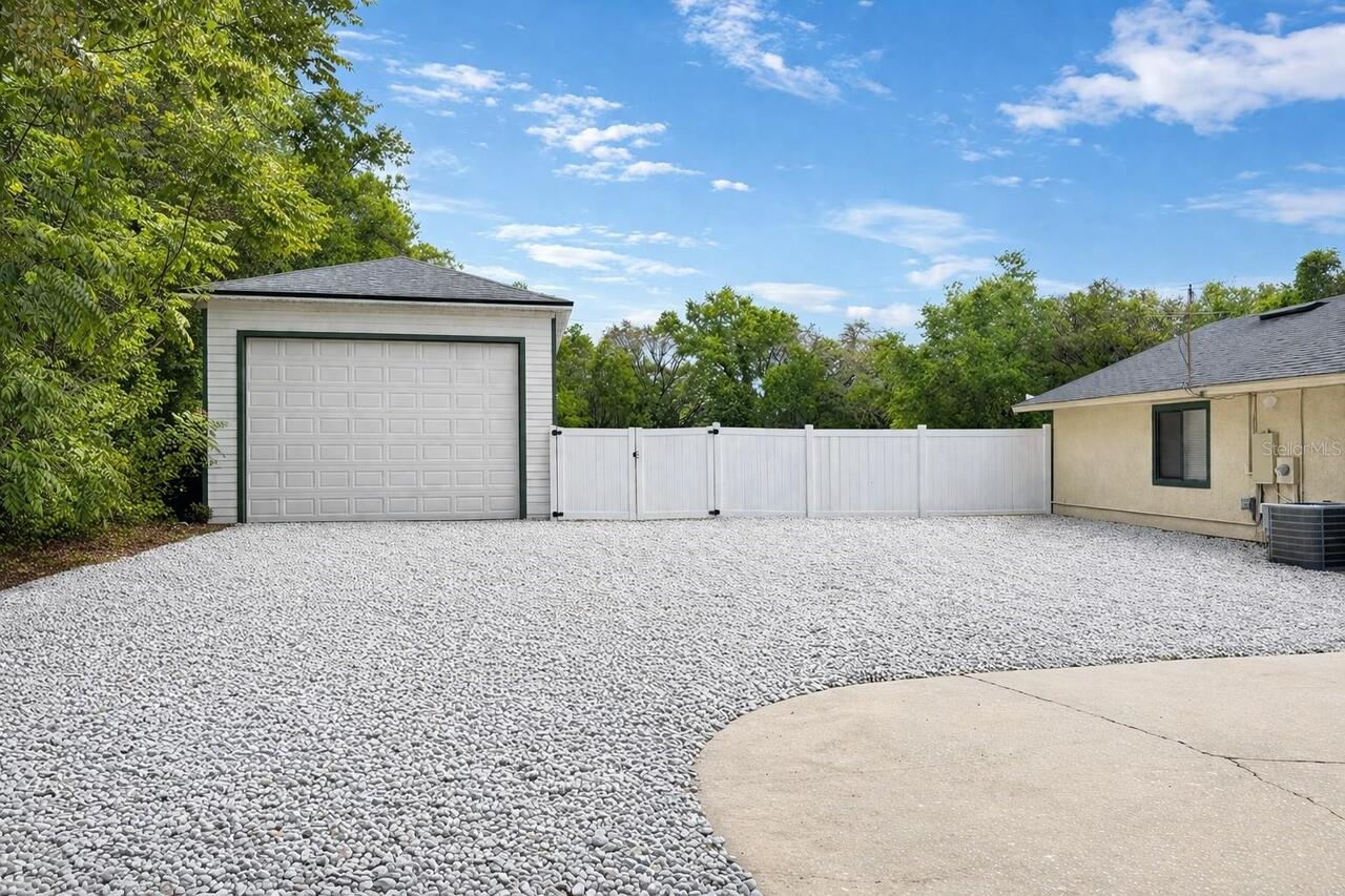 Listing Photo 17