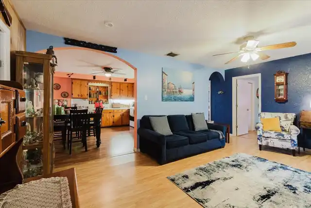 Listing Photo 11
