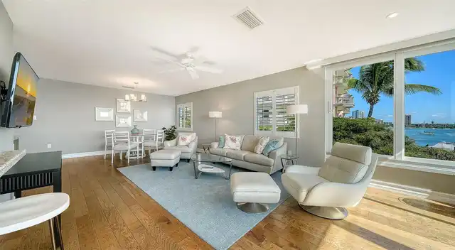 Listing Photo 11