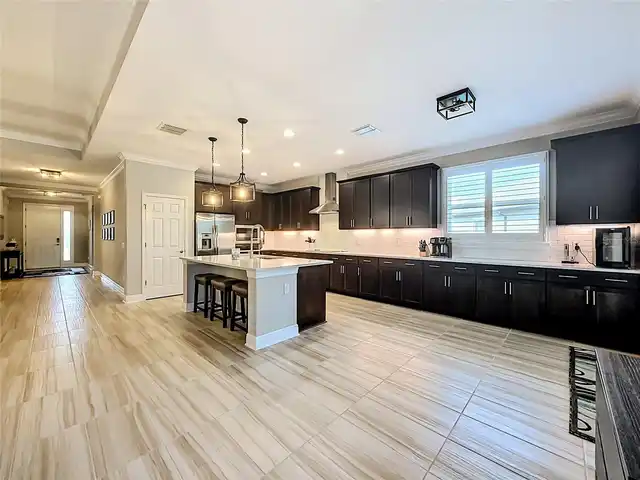 Listing Photo 10