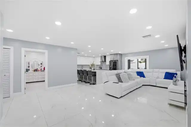 Listing Photo 14