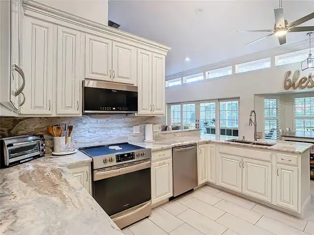 Listing Photo 9