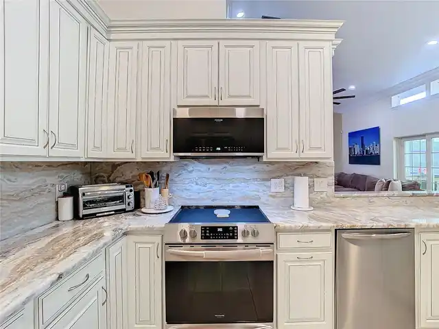 Listing Photo 10