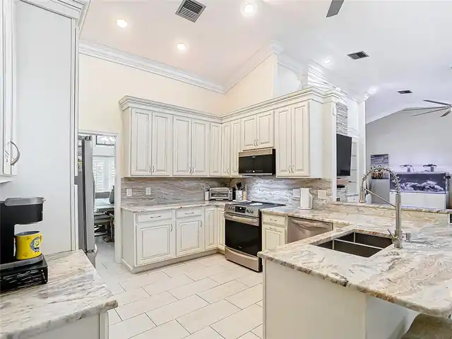 Listing Photo 12