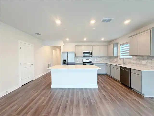 Listing Photo 5
