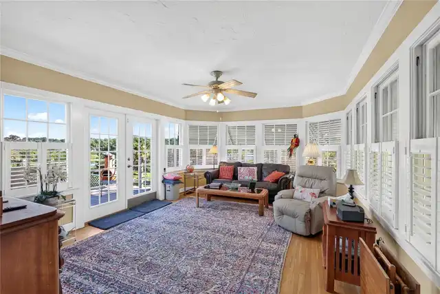 Listing Photo 12