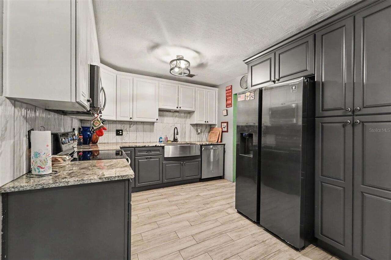 Listing Photo 11