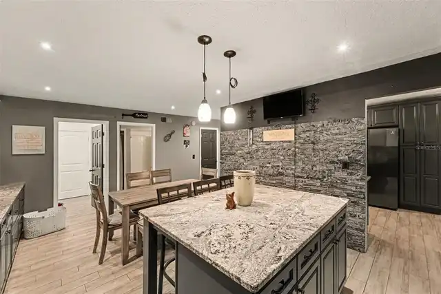 Listing Photo 8