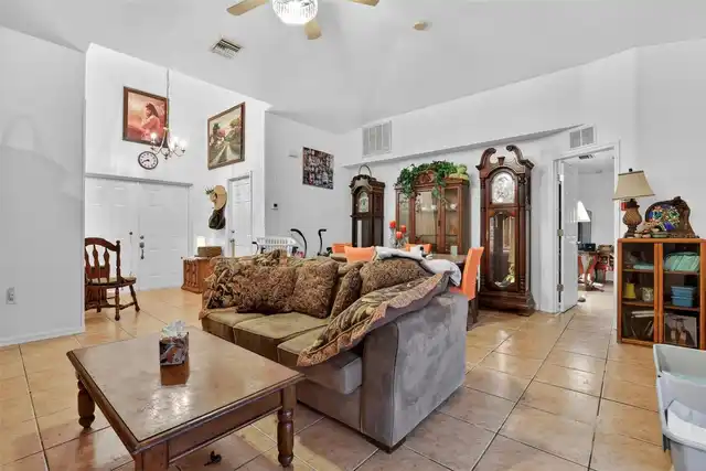 Listing Photo 6