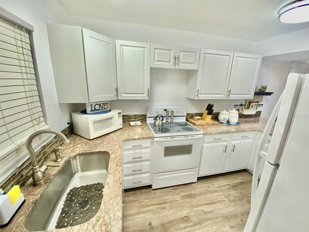 Listing Photo 12