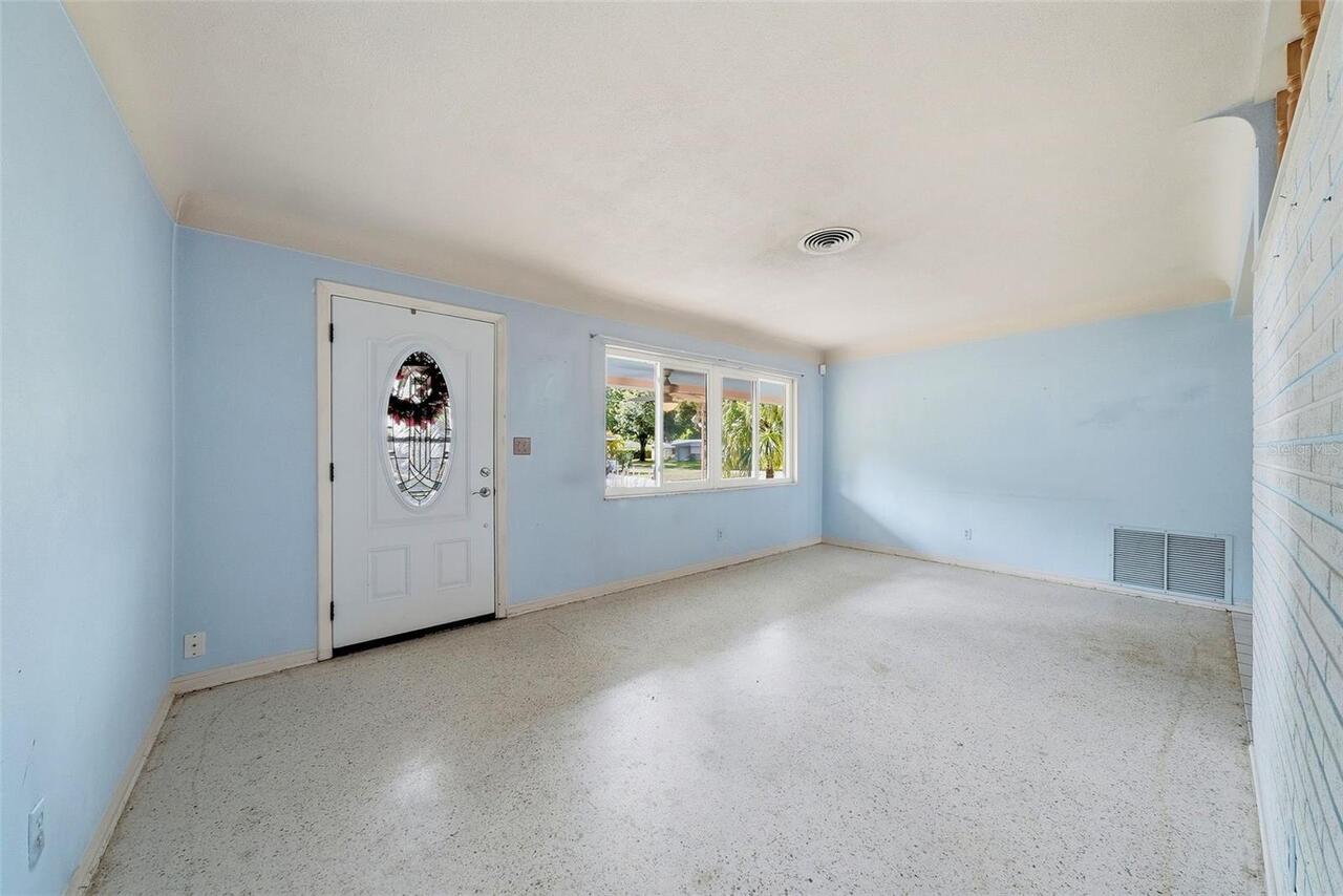 Listing Photo 8