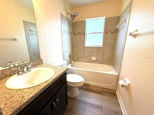 Listing Photo 10