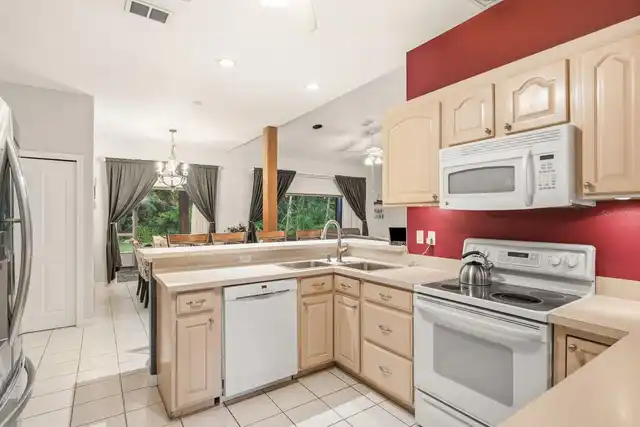 Listing Photo 15