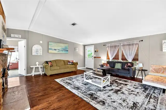 Listing Photo 11