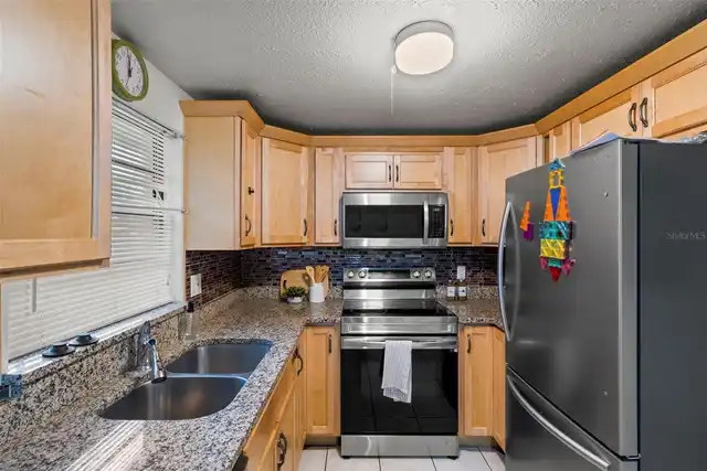 Listing Photo 11