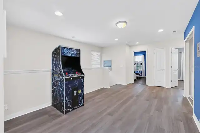Listing Photo 10