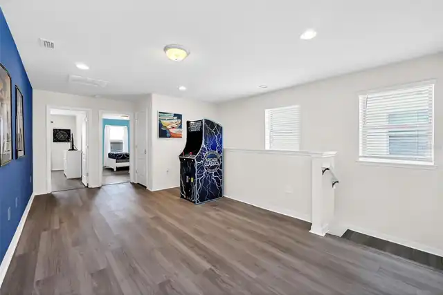 Listing Photo 11