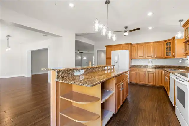 Listing Photo 15
