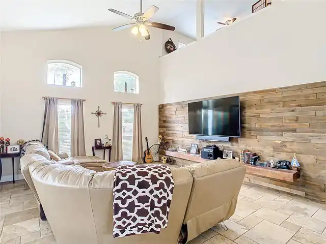 Listing Photo 16