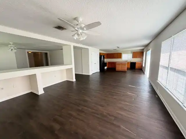 Listing Photo 8