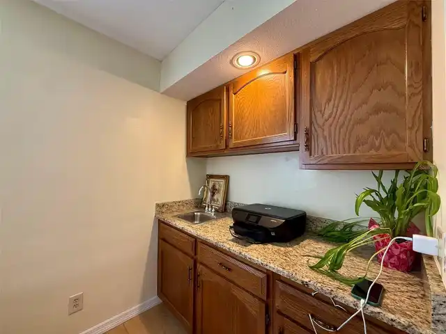 Listing Photo 15