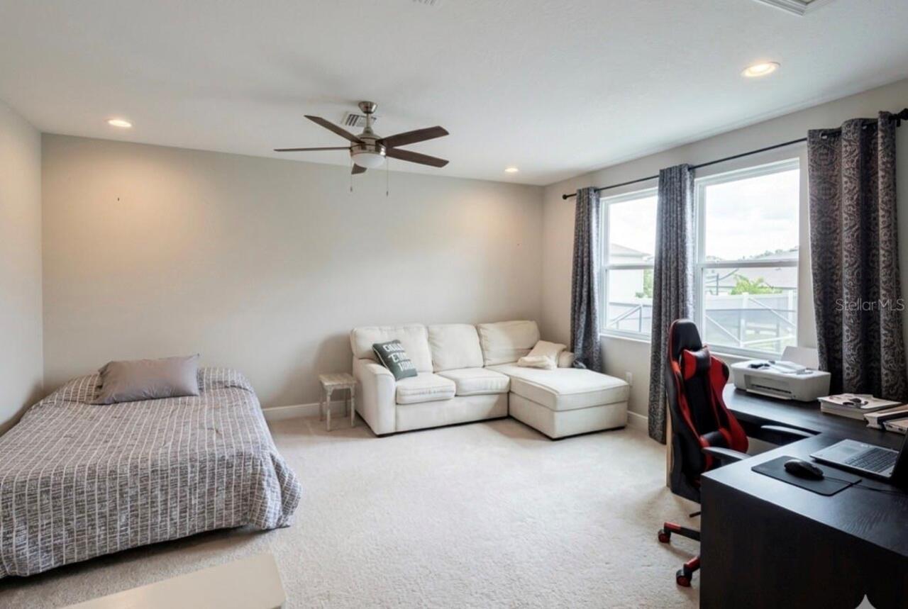 Listing Photo 12