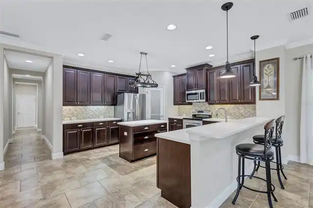 Listing Photo 12