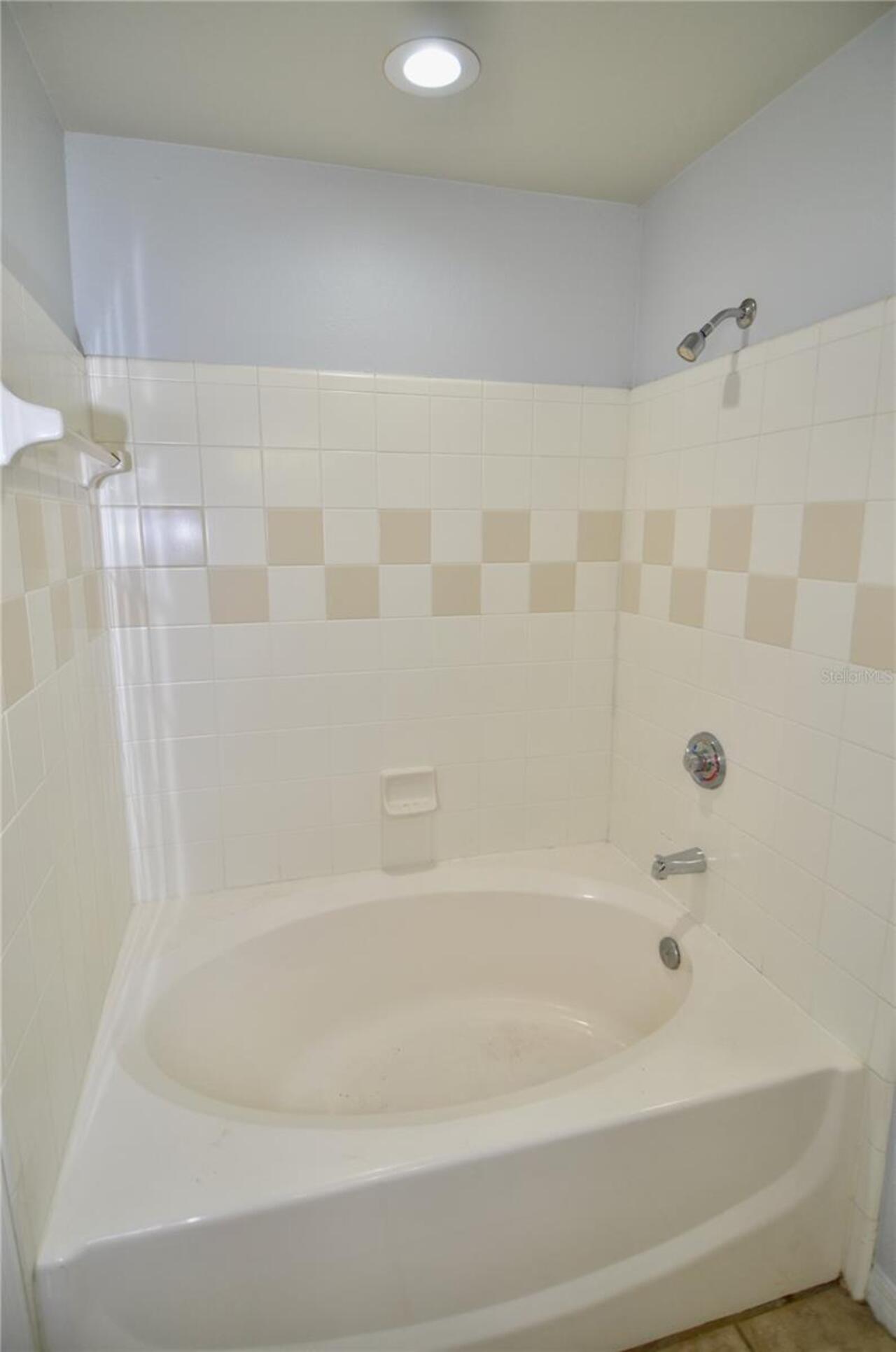 Listing Photo 12