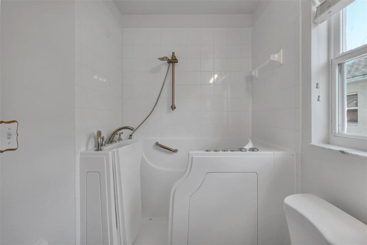Listing Photo 14